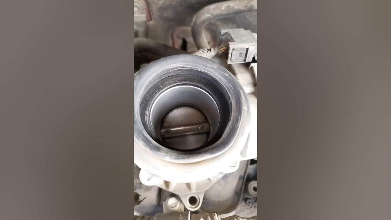 Toyota Yaris faulty throttle body - YouTube