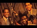 Capture de la vidéo Nat King Cole Trio  "(Get Your Kicks On) Route 66"