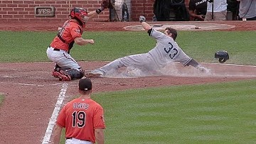 NYY@BAL: Jeter rips a run-scoring single to left