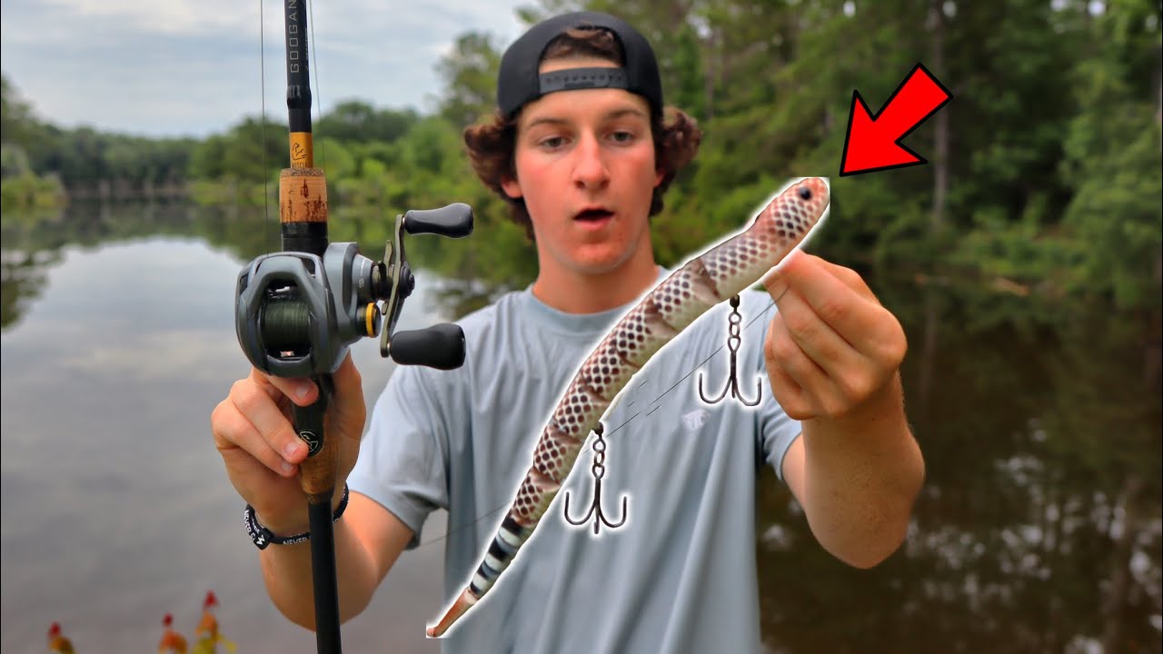 Fishing With An Ultra-Realistic SNAKE Lure (GIANT FISH) 