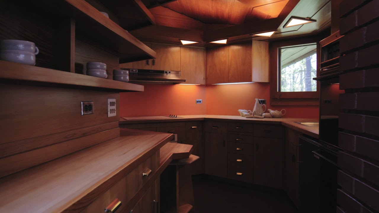 Frank Lloyd Wright House in Ebsworth Park June 2020