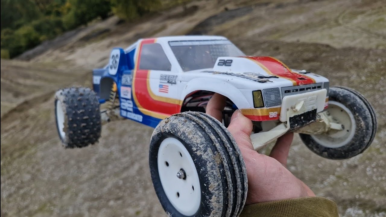 Team Associated RC 10T running footage