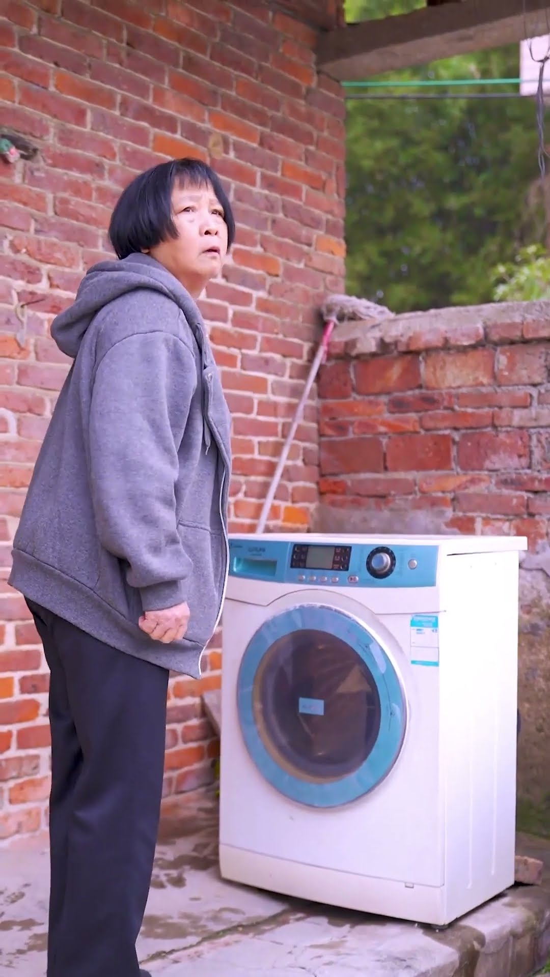 The Devil Mother's Fully Automatic Washing Machine Is So Funny