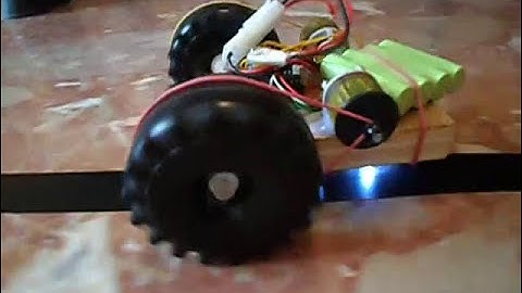 Very simple line follower ( line tracer ) robot with atmega 8!