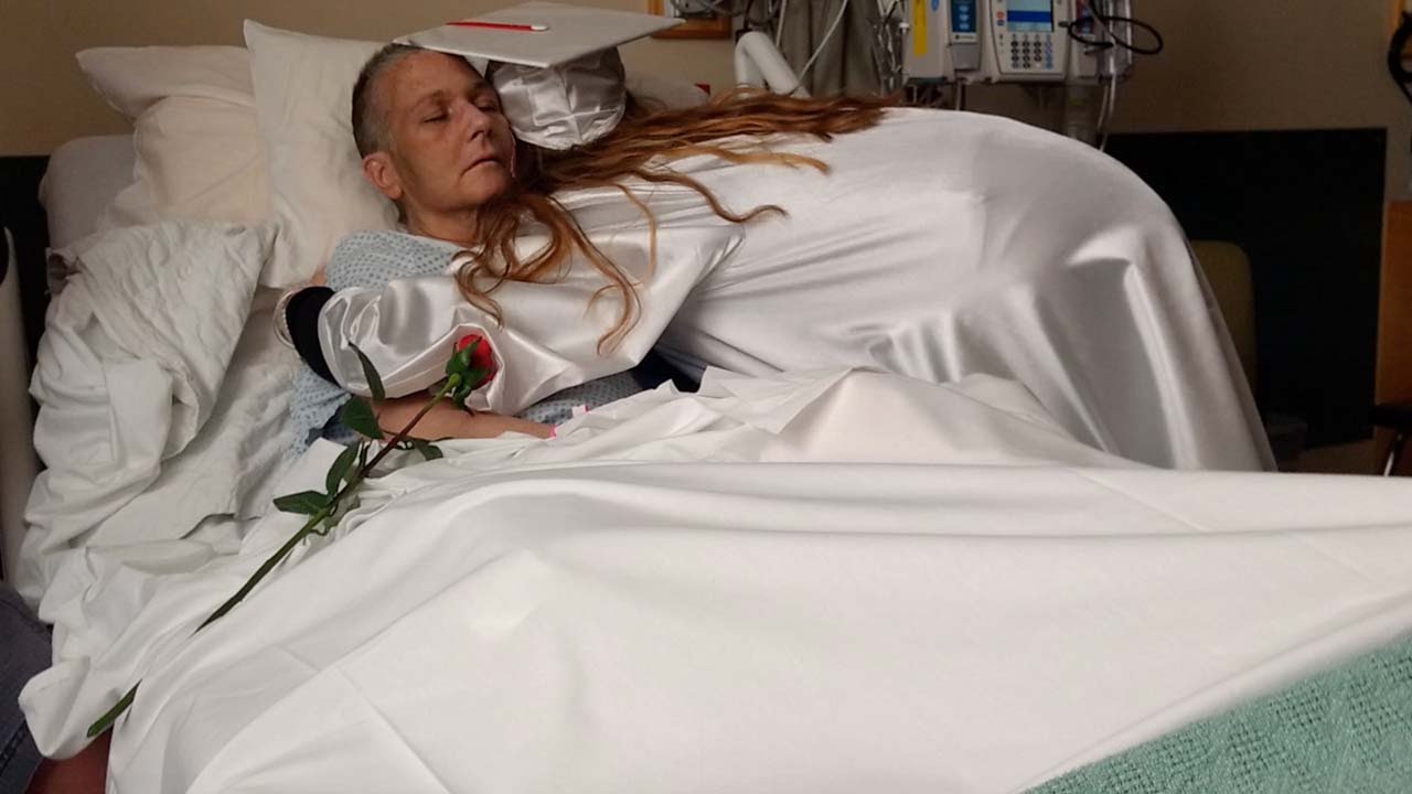 Daughter Graduates In Hospital For Dying Mother Youtube