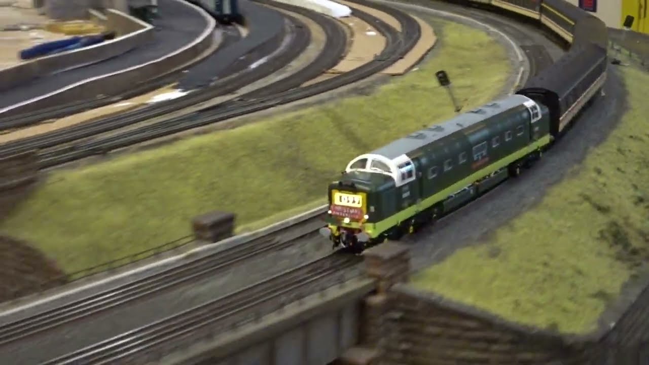 B.M.Rly.S: The ACCURASCALE is, Class 55 'Deltic' No.D9000 with *CHRISTMAS INTERCITY EXPRESS*. (V2)