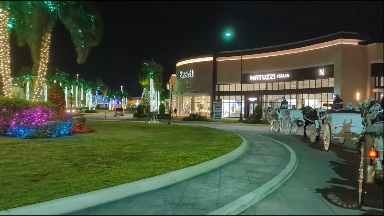 Christmas Carriage Ride at UTC Mall in Sarasota, FL - YouTube
