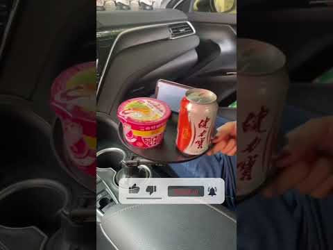 اجعل رحلاتك في السيارة أكثر متعة وتنظيما مع الطاولة العملية التي لاغنى عنها 