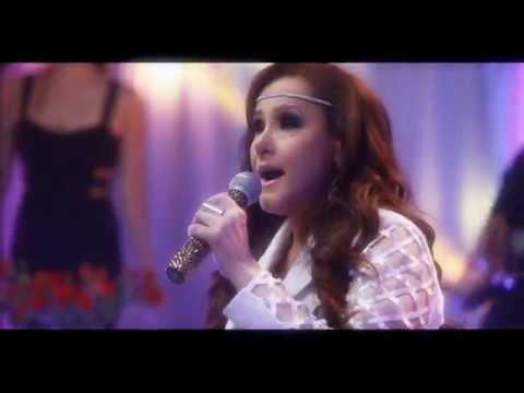 Manoella Torres "A La Que Vive Contigo" ENTERA