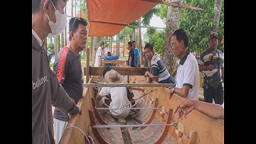 Chùa Chrôi Tưm Chắs  đóng mới ghe ngo độc mộc