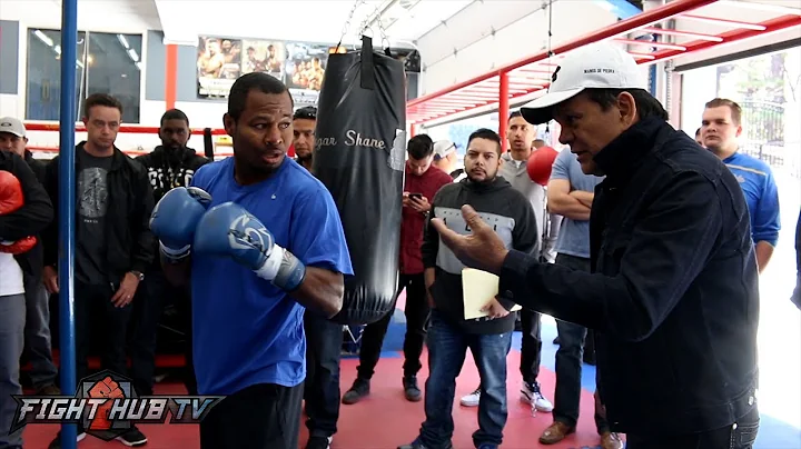 Shane Mosley hits the heavy bag w/Roberto Duran ye...