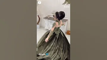 تمشي وبتهز بخصرا 