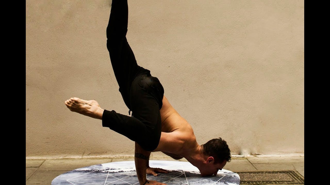Can Men Wear Yoga Pants? Leggings For Men 💙 - YouTube