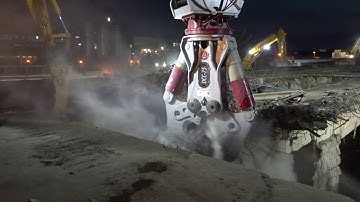 DEMAREC DCC 75 at work by night