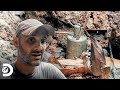 Granada explosiva se interpone en el camino | Ed Stafford al Extremo | Discovery Latinoamérica