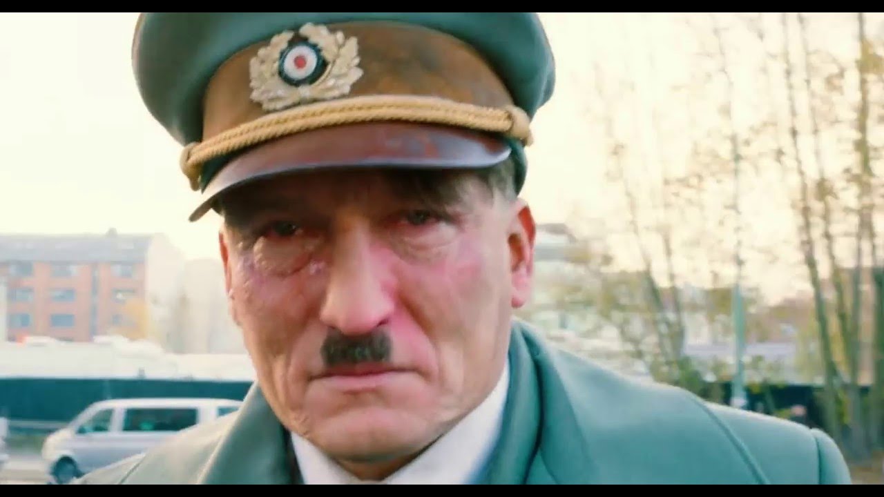 Er ist wieder da (look who's back) :Hitler is pepper sprayed by a ...