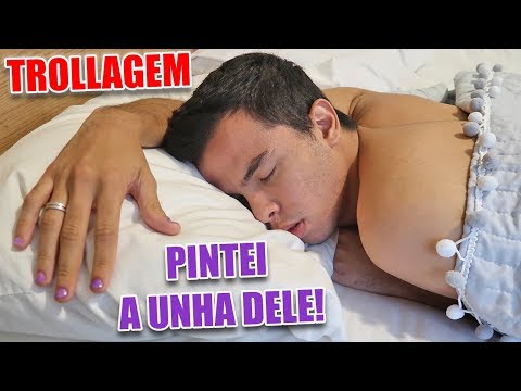 ENQUANTO ELE DORMIA