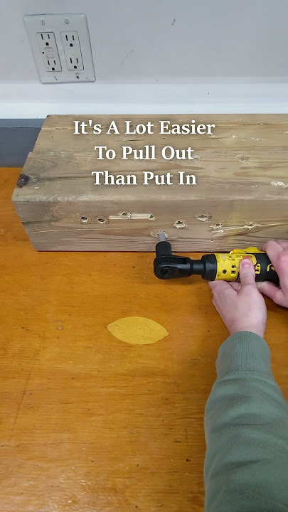 DeWalt DCF513 20v 3.5ah Powerstack Cordless Ratchet Removing Huge Lag #shorts