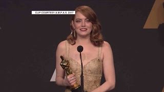 Emma Stone calls out on Warren Beatty's flub