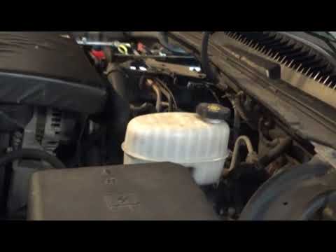 Video: Gdje se nalazi senzor pritiska ulja na Chevy Impala iz 2007.?
