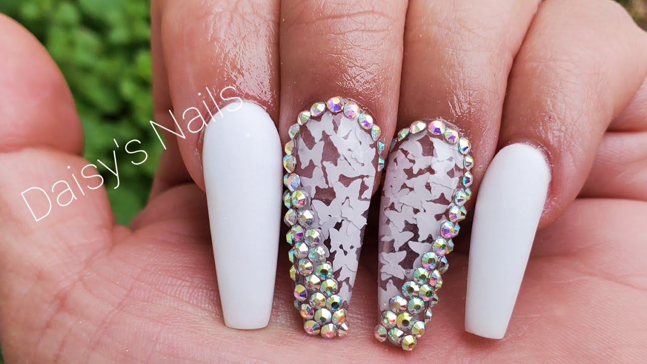 Uñas acrilicas con mariposas blancas y cristales🦋🦋 - thptnganamst.edu.vn