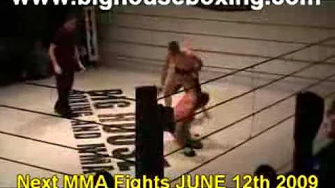 Barry vs Eric Amateur MMA Michigan.flv