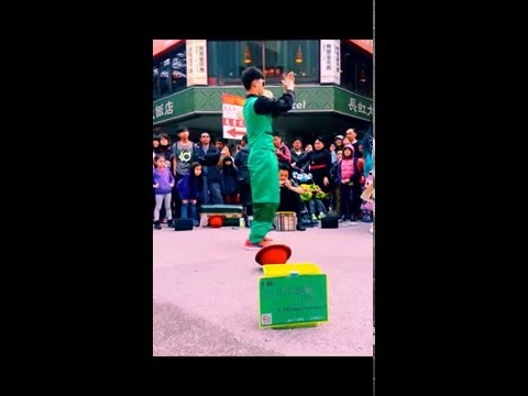 105.02.11臺北街頭藝人：小綠人
