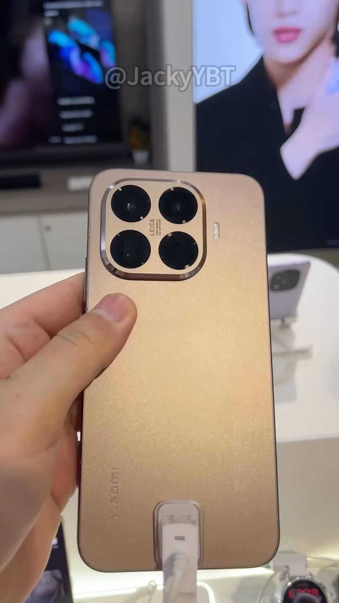 Xiaomi 15T Pro Rose Gold first look! #xiaomi #xiaomi15tpro - YouTube
