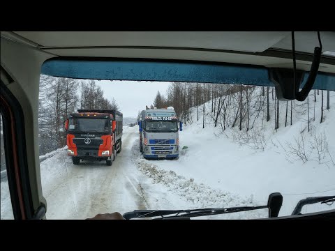 Видео: Конец апреля, а мы выбираемся из снежного плена.Нагорный Якутия.VOLVO FH 540