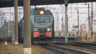 2ЭС4К-025 с военным эшелоном на участке Шушары —  Купчино | 2ES4K-025 with military train(Электровоз 2ЭС4К-025 с военным эшелоном на перегоне Шушары — Санкт-Петербург-Витебский-Товарный, участок..., 2015-11-04T18:05:36.000Z)