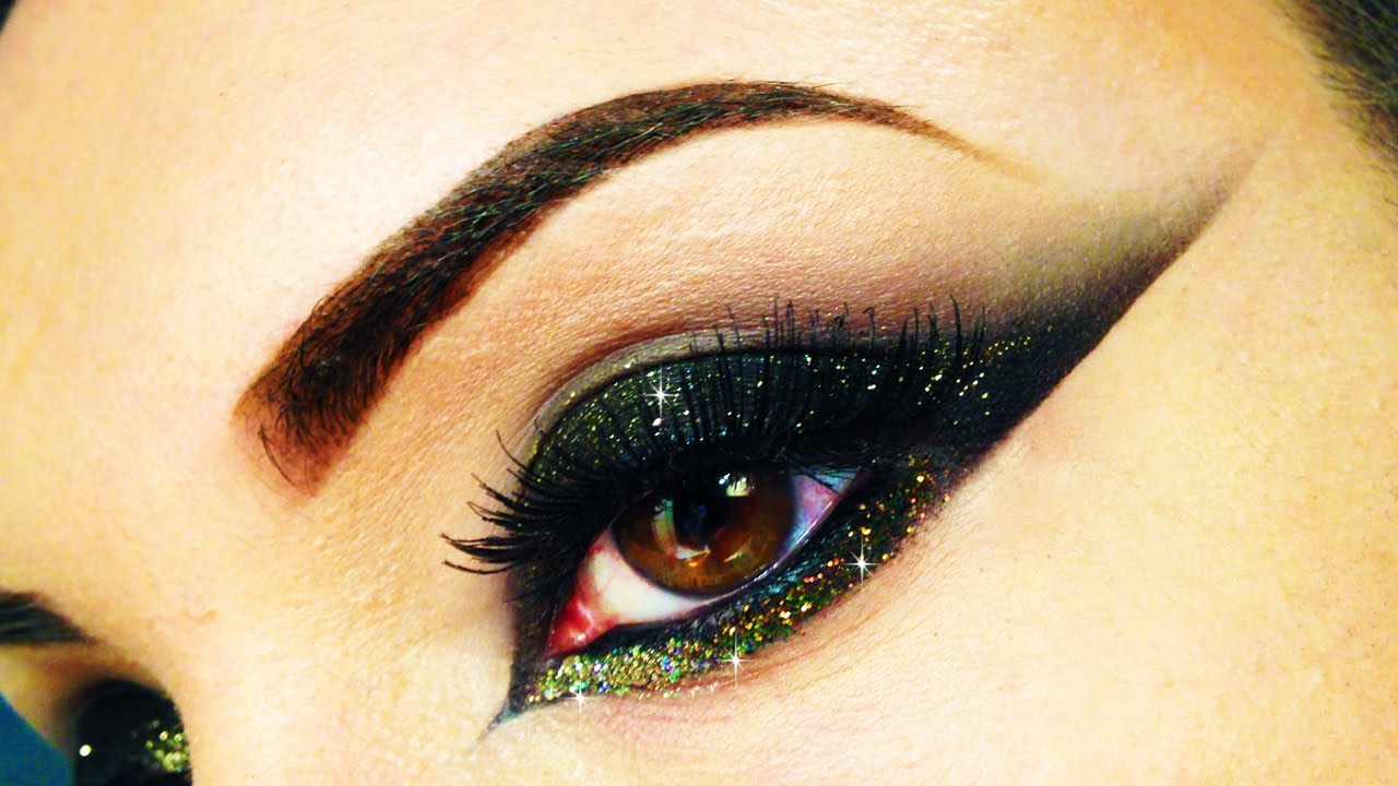 Sexy Black Gold Cat Eye With Glitter Make Up Using MakeUpGeek