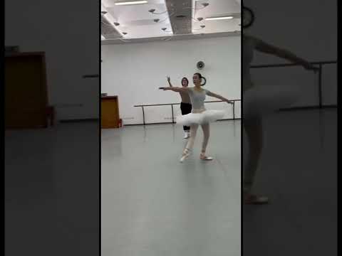 Video: Opis in fotografije gledališča opere in baleta - Rusija - Ural: Jekaterinburg