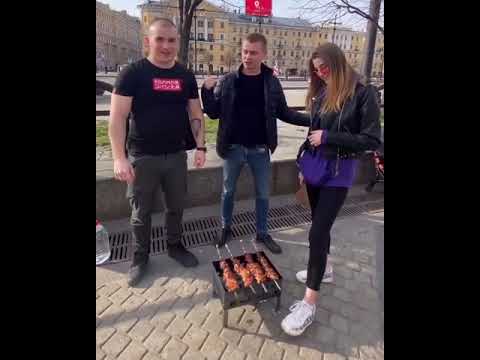 Петербургские блогеры пожарили шашлыки в центре Северной столицы