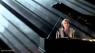 Miniatura de vídeo de "Moonjam (The Piano) - Yellow Moon"