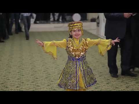 5 ти летняя девочка удивила всех со свoим  танцем (лазги ) узбекский танец ! свадьба турков вТашкете