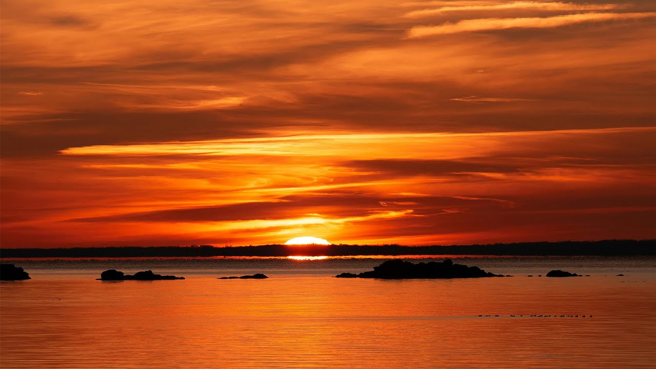 Weekend Mood (Melodic Deep Chill · Synthwave Beats)