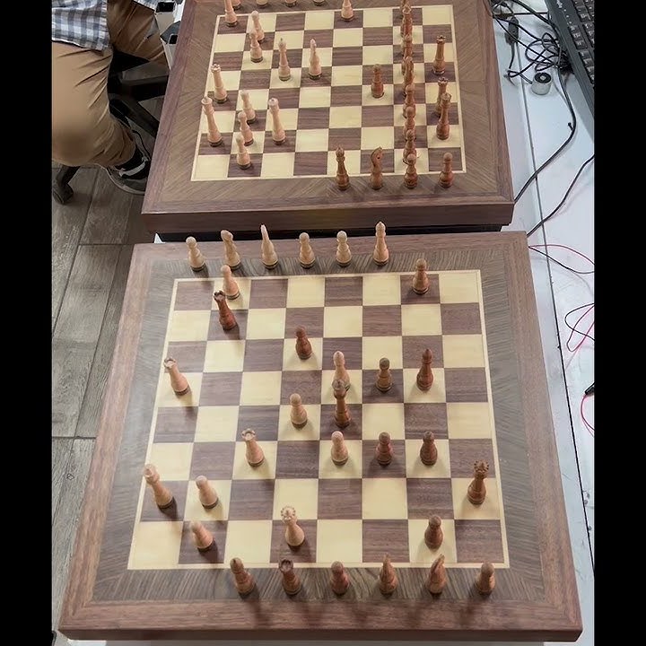 PHANTOM. The Robotic Chessboard Made of Real Wood by Wonder