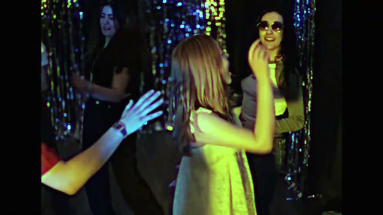 last train to london OFICIAL VIDEOCLIP