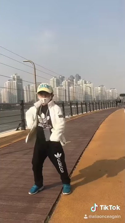 Tiktok craze... JB version of twerk!