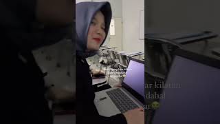 buka laptop buat keliatan niat belajar