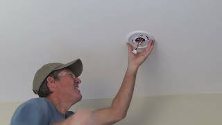 Man Says He Can't Install Kidde Smoke Detector Then Does It Anyway