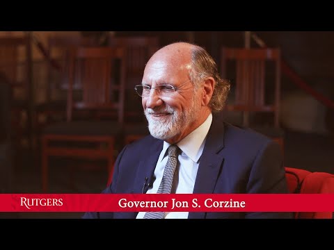Video: Jon Corzine Nettowaarde: Wiki, Getroud, Familie, Trou, Salaris, Broers en susters