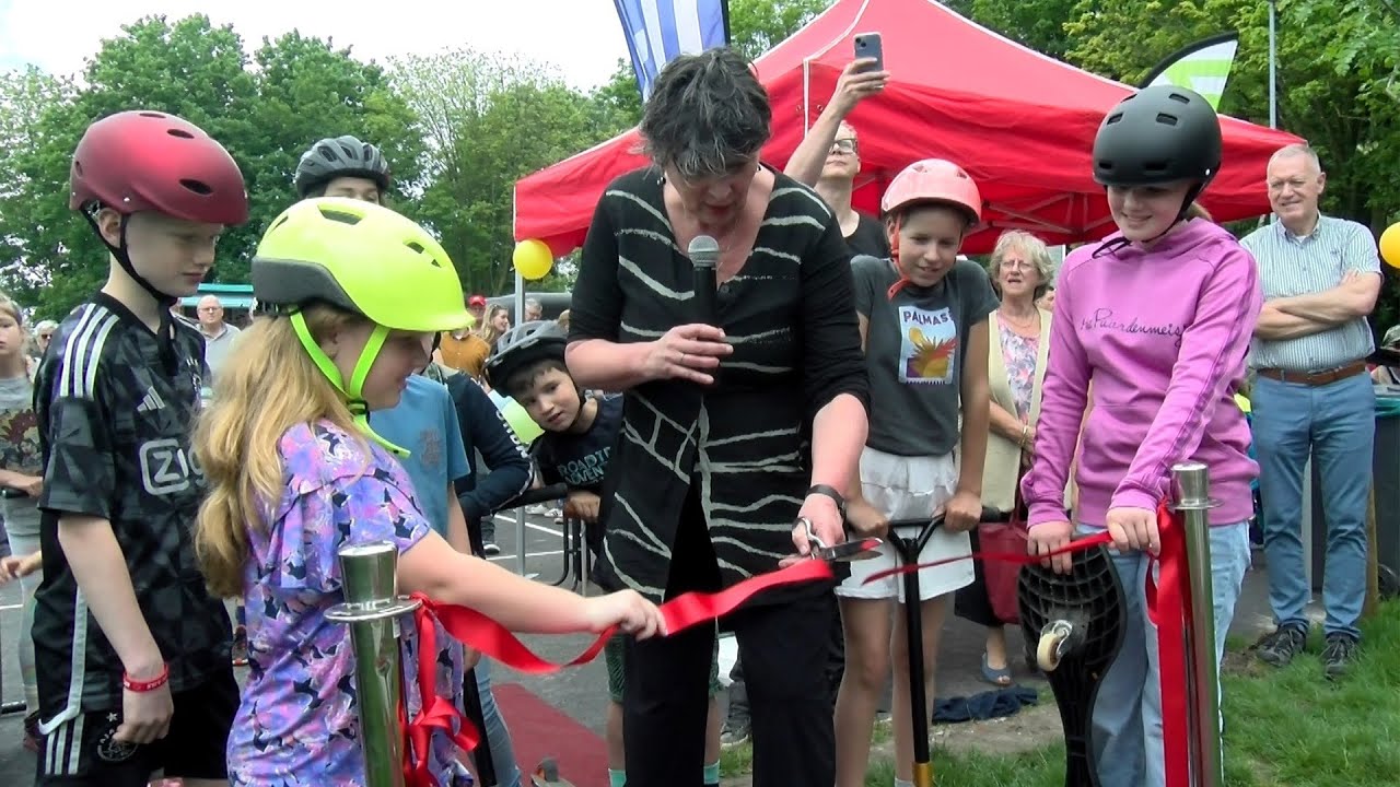 Jeugd racet er op los op pumptrackbaan in Niedorp