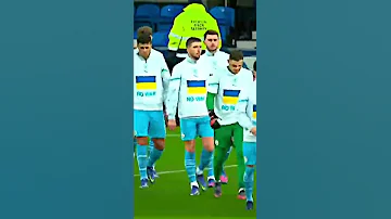 لحظه دخول لاعبين مان سيتي يطلبون من اوكرانيا اوقاف الحرب 