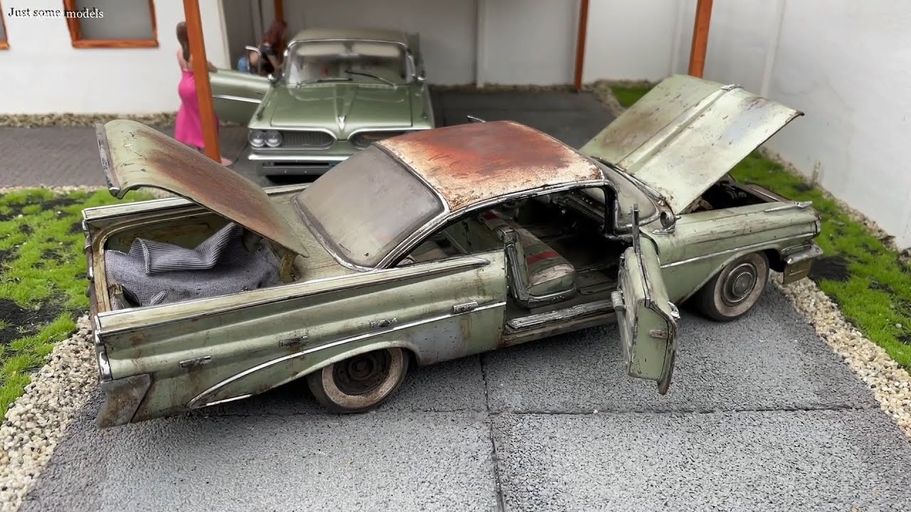 1:18 Pontiac Bonneville hard top 1959 barn find - SunStar