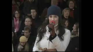 Idina Menzel Performs 'I Stand' at the 2008 Thanksgiving Day Parade in NYC
