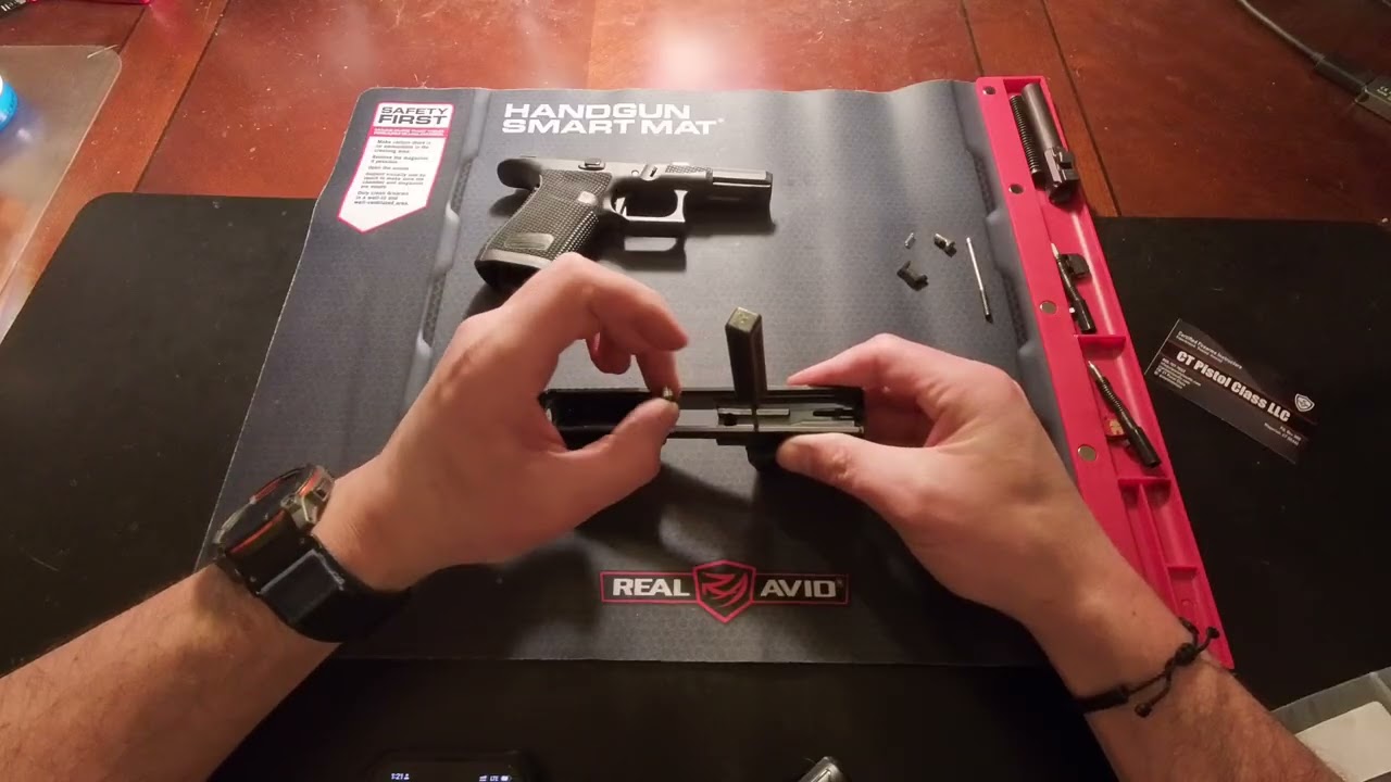 Снятие/установка экстрактора и предохранительного плунжера пистолета Glock Gen6