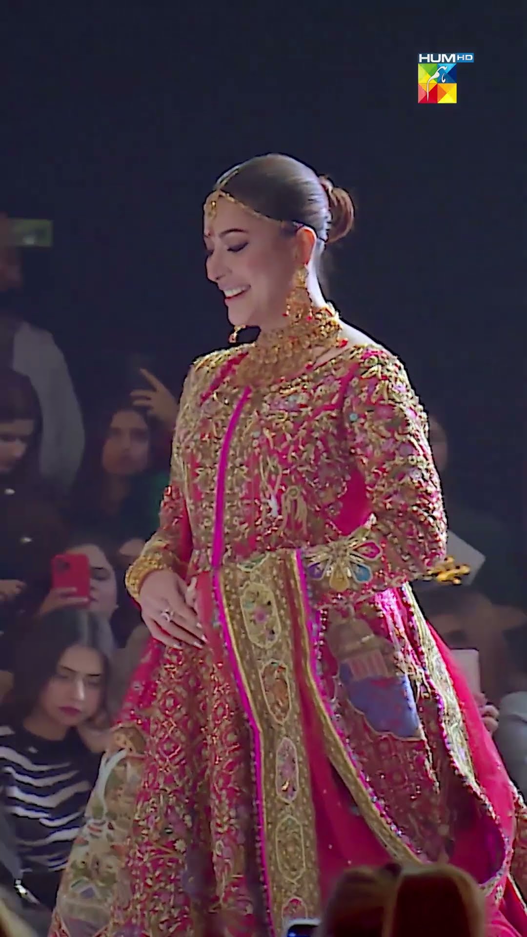 Mehwish Hayat Leaves Everyone Spellbound On The Ramp At BCW!  #HUMBridalCoutureWeek #HUMTV