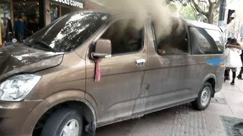 Camioneta se incendia y deja 18 heridos en atropello en Shanghái