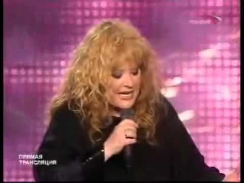 Пугачева зимняя ночь песня. Пугачева 1998. Концерты аллы пугачевой 1998. Пугачева приглашение на закат. Мы в этой только гости пугачева.